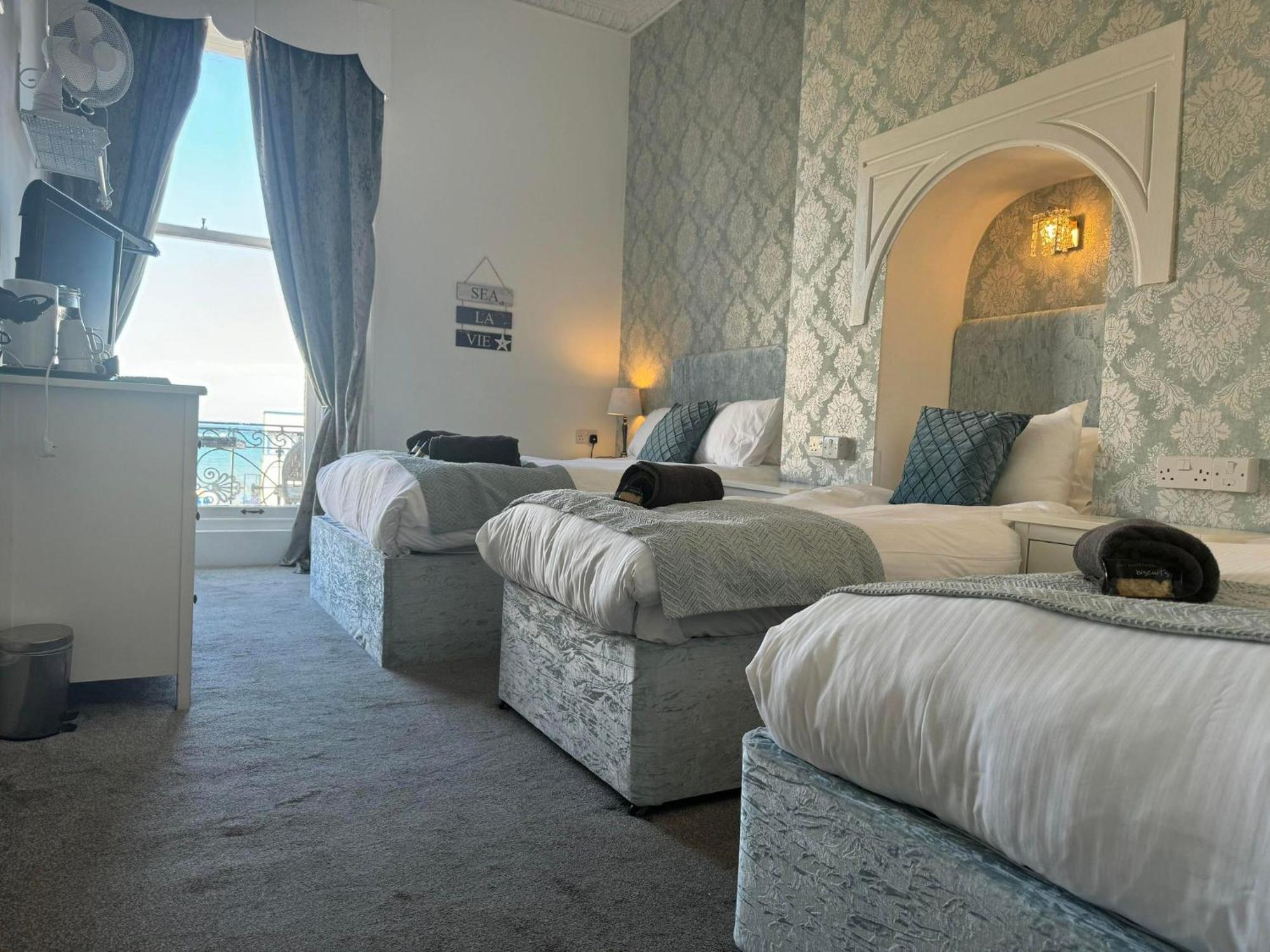 The Jubilee East - With Facilities & Smokehouse - Newly Refurbished Facilities Hotel Weymouth