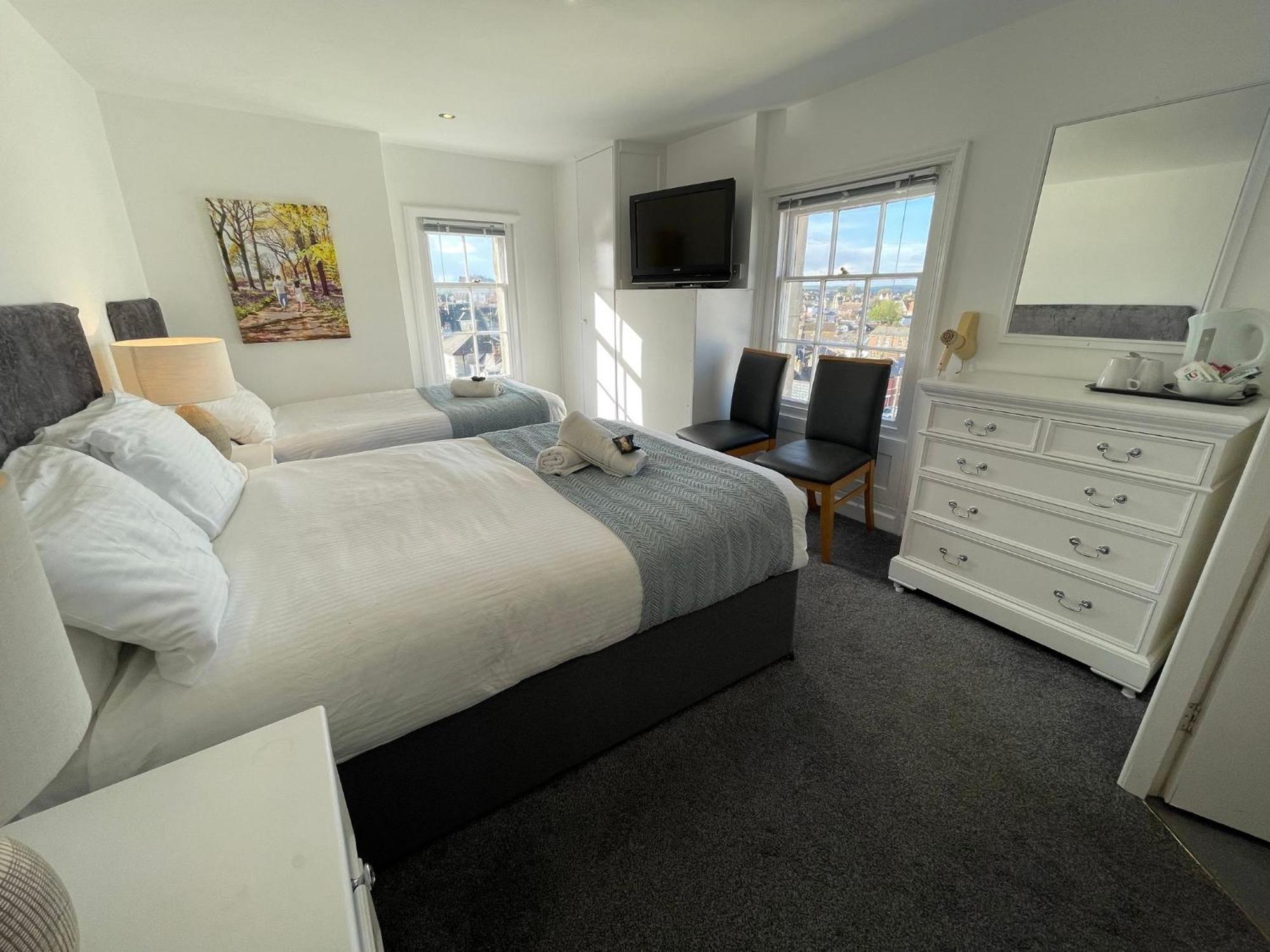 The Jubilee East - With Facilities & Smokehouse - Newly Refurbished Facilities Hotel Weymouth