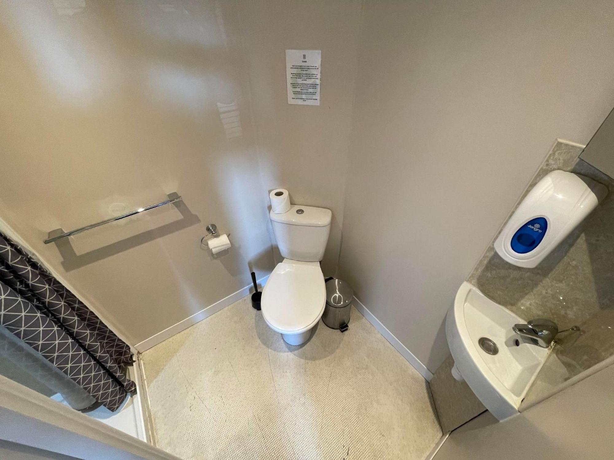 The Jubilee East - With Facilities & Smokehouse - Newly Refurbished Facilities Hotel Weymouth